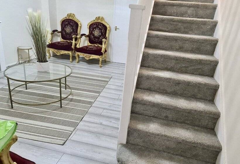 Резиденция Beautiful 2 Bed House In London