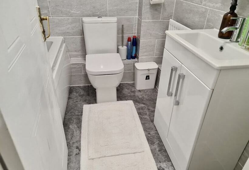 Резиденция Beautiful 2 Bed House In London