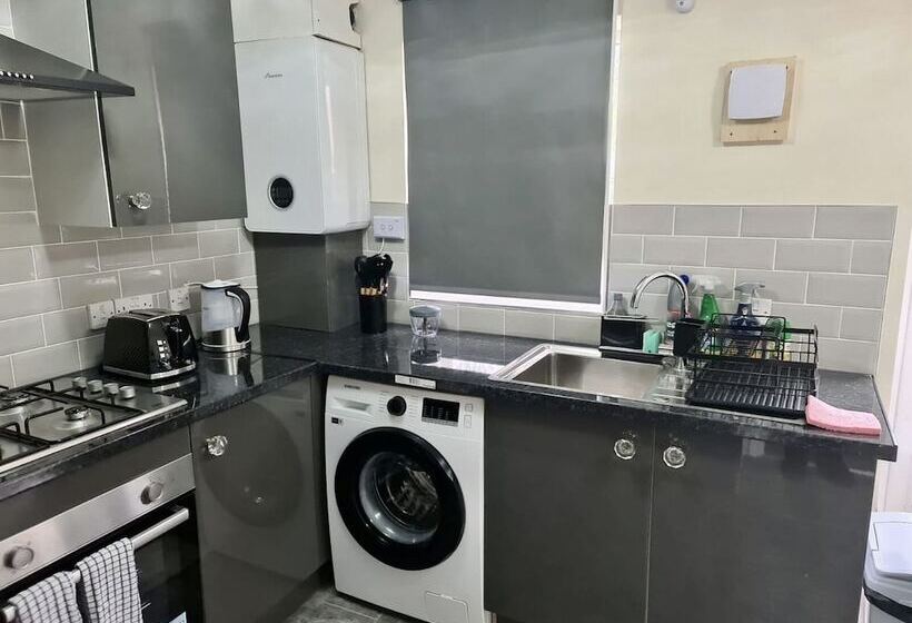 Резиденция Beautiful 2 Bed House In London