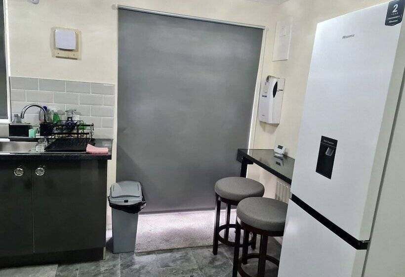 Резиденция Beautiful 2 Bed House In London