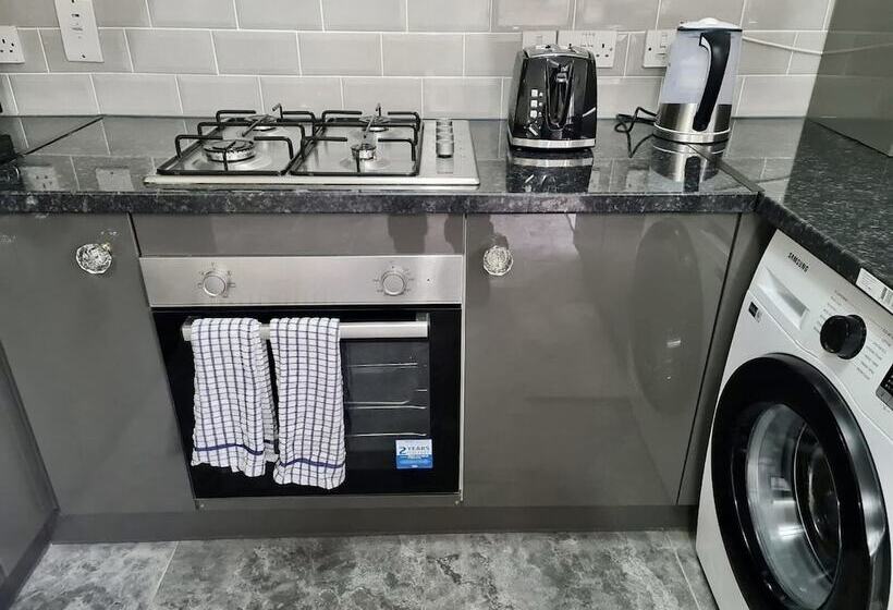 Резиденция Beautiful 2 Bed House In London