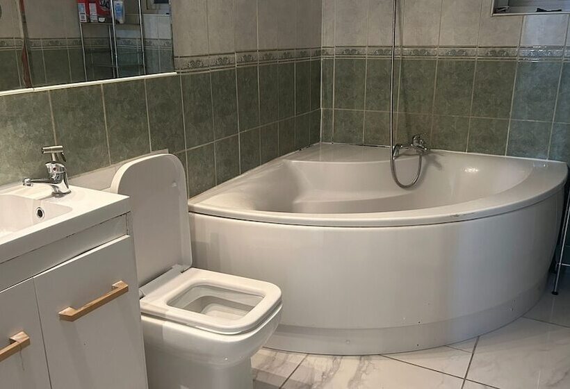 Резиденция Beautiful 3 Bed House In London