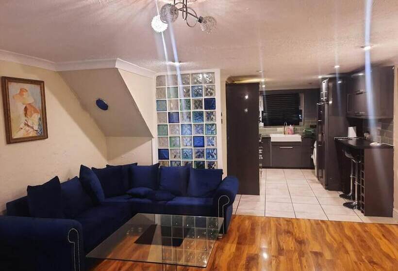 Резиденция Beautiful 3 Bed House In London