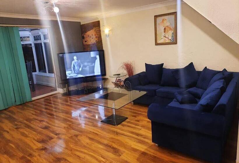 Резиденция Beautiful 3 Bed House In London