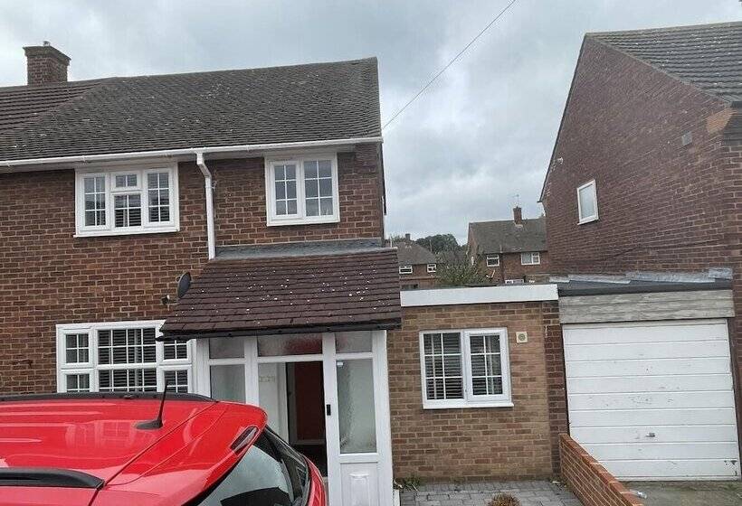 إقامة Beautiful 3 Bed House In Romford