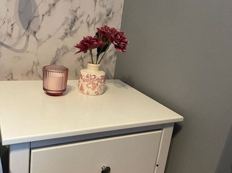 إقامة Beautiful 3 Bed House In Romford