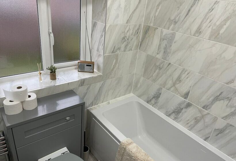 إقامة Beautiful 3 Bed House In Romford