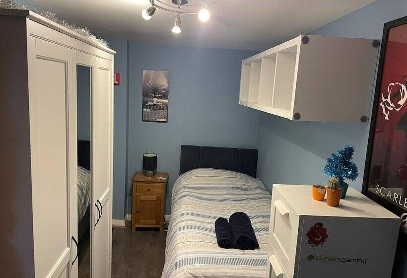 إقامة Beautiful 3 Bed House In Romford