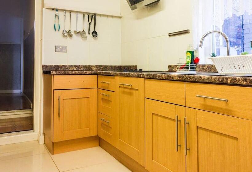 レジデンス Beautiful 4 Bed House In Bootle