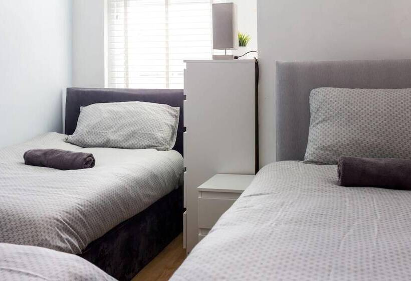 レジデンス Beautiful 4 Bed House In Bootle