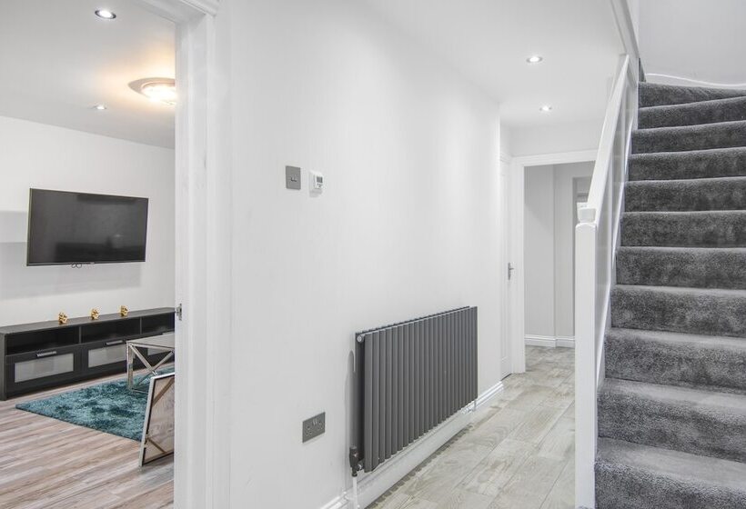 Резиденция Beautiful Gravesend 3 Beds By Jada Homes