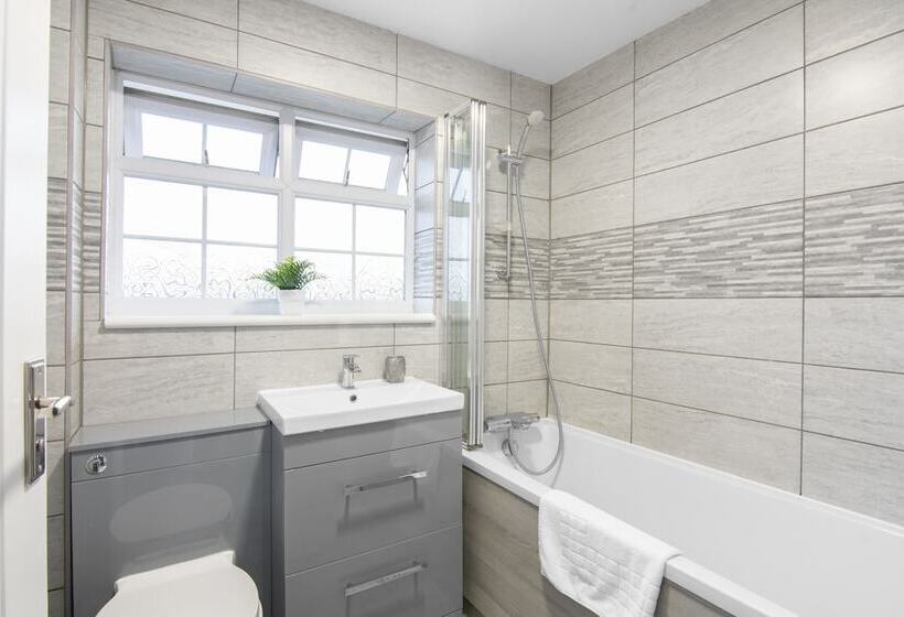 Резиденция Beautiful Gravesend 3 Beds By Jada Homes