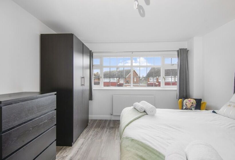 Резиденция Beautiful Gravesend 3 Beds By Jada Homes