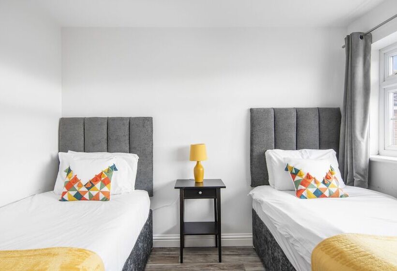 Резиденция Beautiful Gravesend 3 Beds By Jada Homes