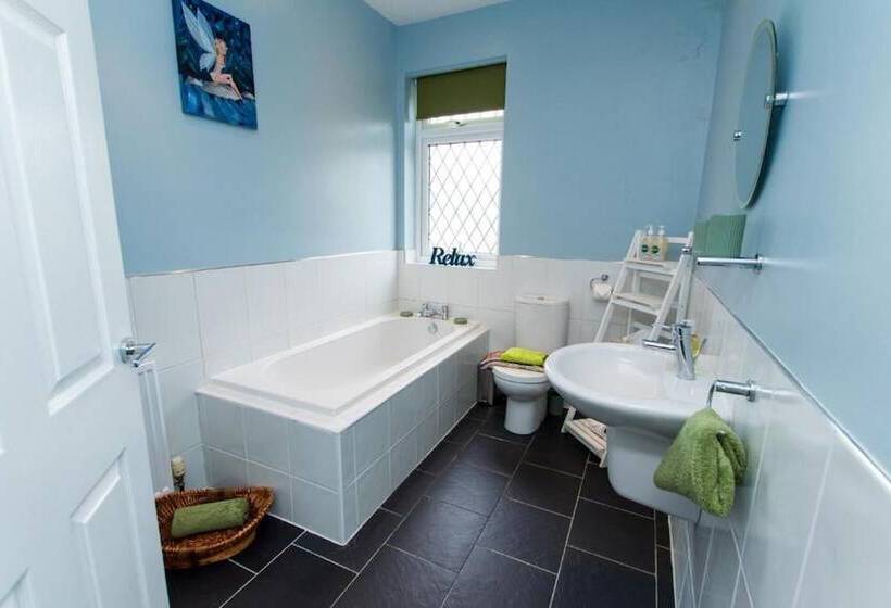 اقامتگاه Captivating 2 Bed House In Chesterfield