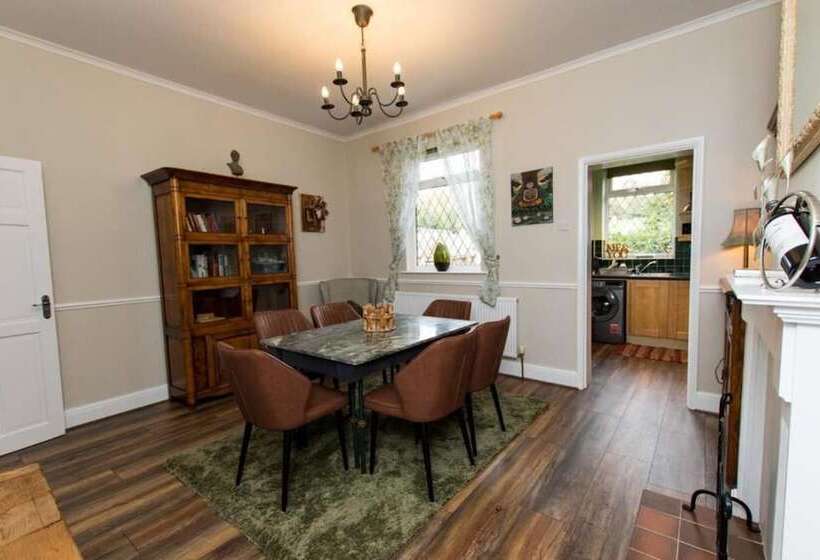 اقامتگاه Captivating 2 Bed House In Chesterfield