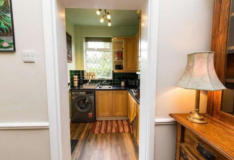 اقامتگاه Captivating 2 Bed House In Chesterfield