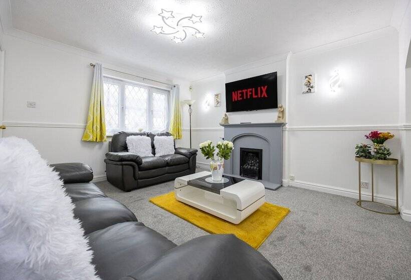 레지던스 Captivating 3 Bed House In Blackburn