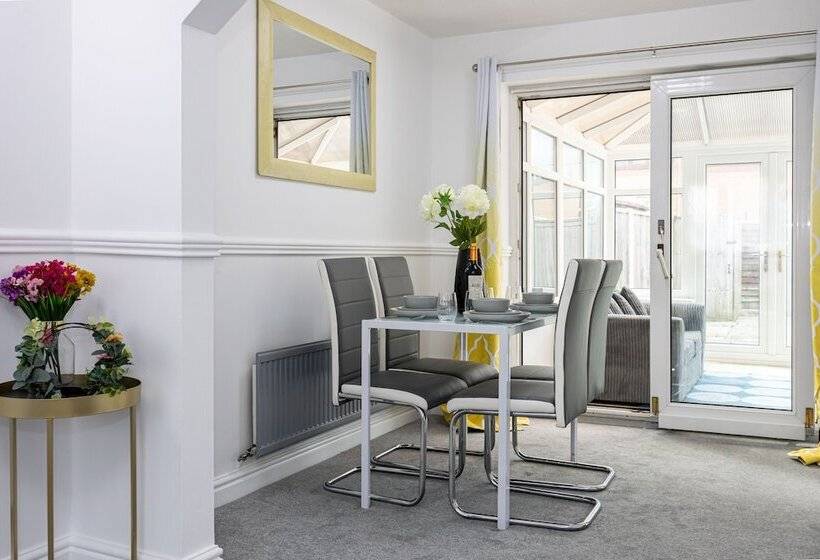 레지던스 Captivating 3 Bed House In Blackburn