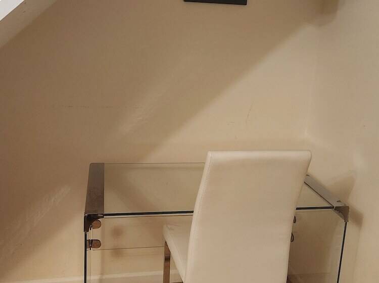 住所  Captivating 3 Bed House In Kent