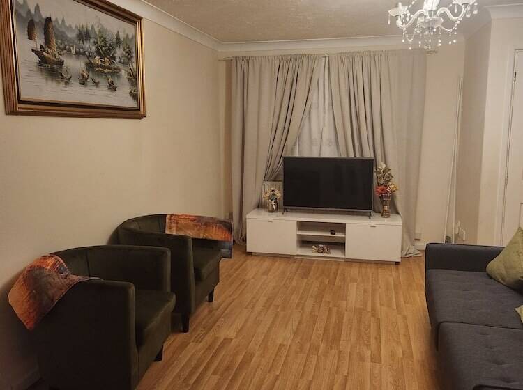 住所  Captivating 3 Bed House In Kent