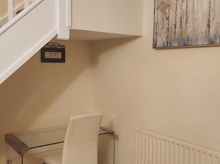 住所  Captivating 3 Bed House In Kent