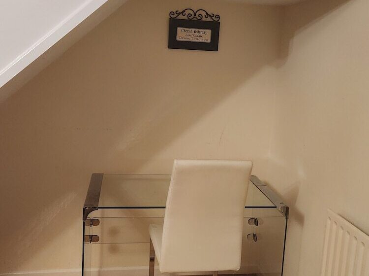 住所  Captivating 3 Bed House In Kent