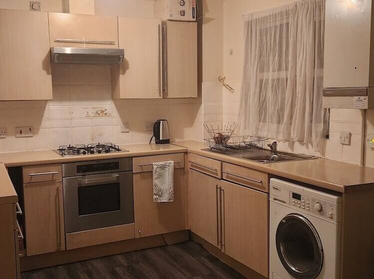 住所  Captivating 3 Bed House In Kent