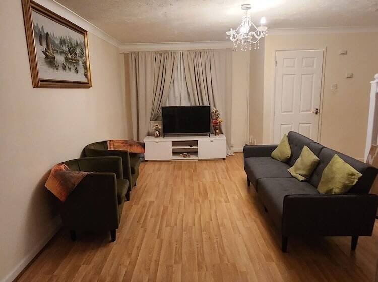 住所  Captivating 3 Bed House In Kent