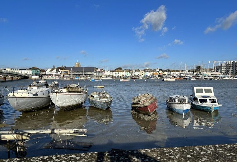 דירת נופש House Few Mins From Beach With Hot Tub & Sauna