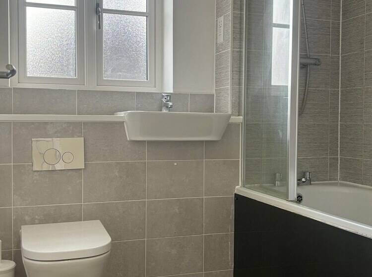 דירת נופש Immaculate 4 Bed House In Horley