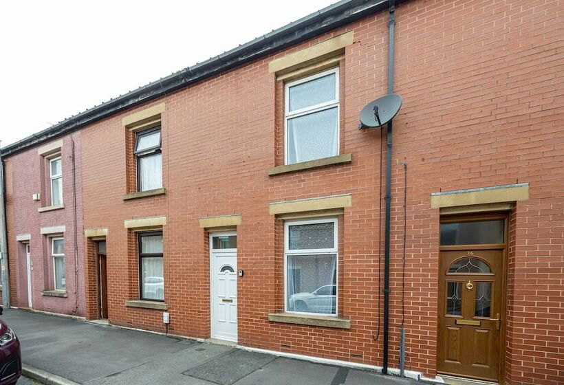 레지던스 Captivating 2 Bed House In Blackburn