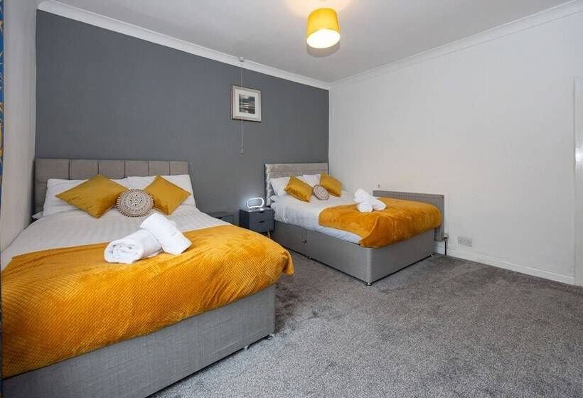 إقامة Captivating 2 Bed House In Blackburn