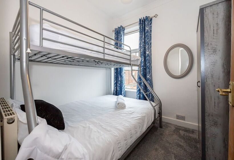 إقامة Captivating 2 Bed House In Blackburn