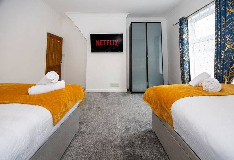 إقامة Captivating 2 Bed House In Blackburn