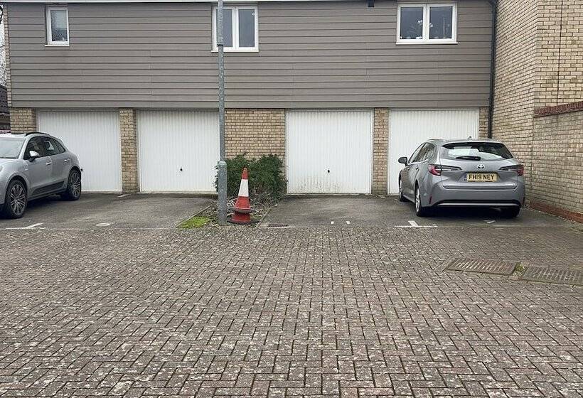 דירת נופש Lovely 4 Bed House In Huntingdon