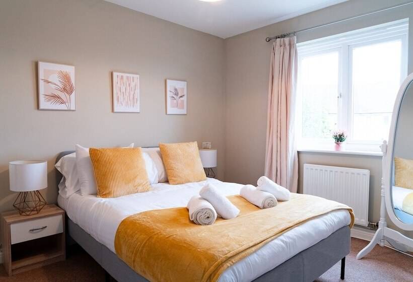 דירת נופש Lovely 4 Bed House In Huntingdon