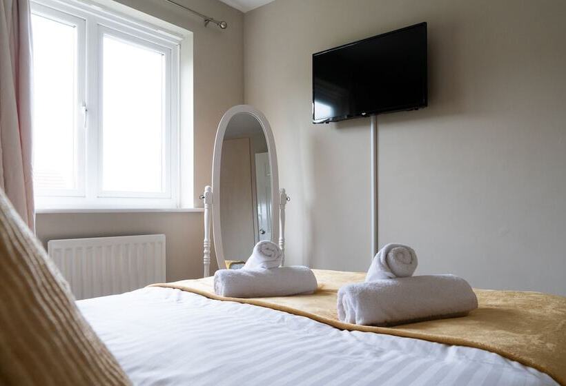 דירת נופש Lovely 4 Bed House In Huntingdon