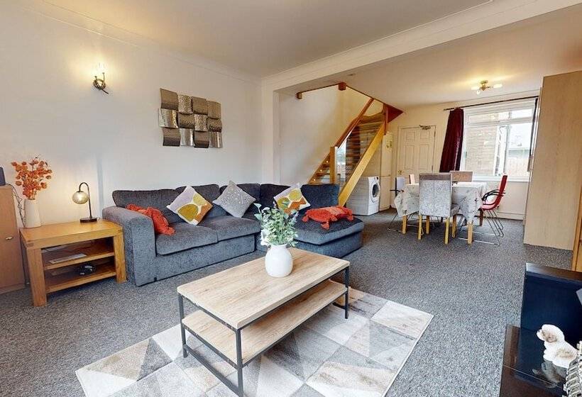 レジデンス Lovely House In Cambridge With 5 Double Beds