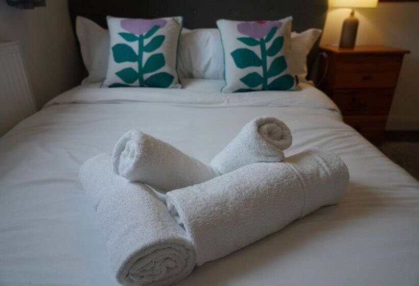 اقامتگاه Lovely House In Cambridge With 5 Double Beds