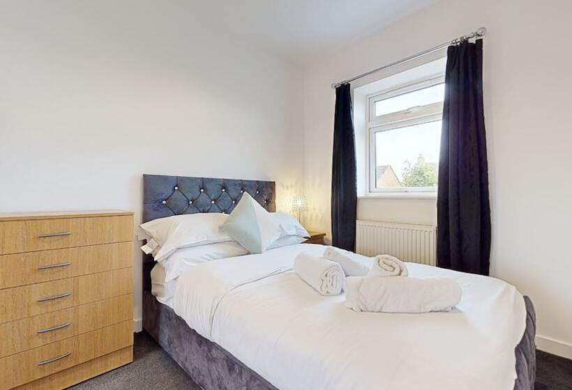 レジデンス Lovely House In Cambridge With 5 Double Beds