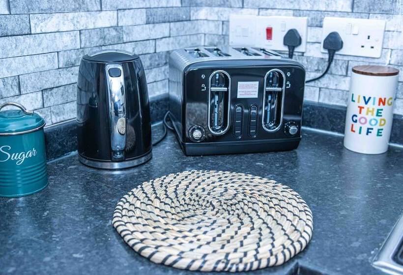 اقامتگاه Dudley 3bedroom Home Perfect For Long & Short Stay