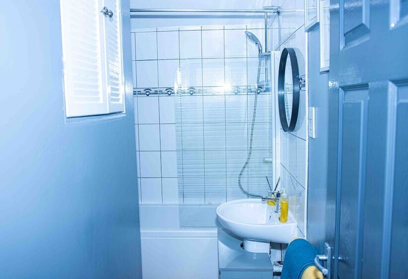 דירת נופש Dudley 3bedroom Home Perfect For Long & Short Stay