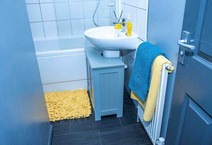 דירת נופש Dudley 3bedroom Home Perfect For Long & Short Stay