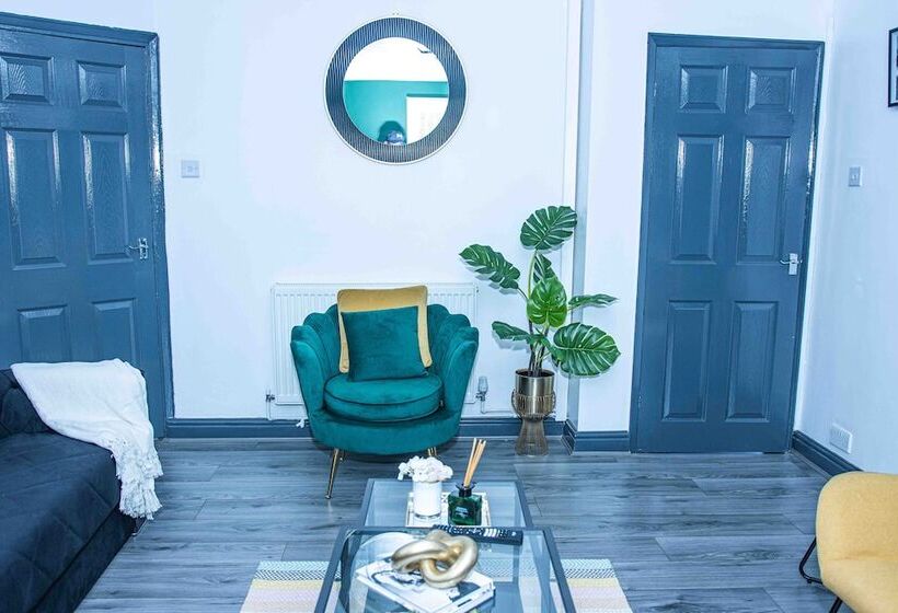 اقامتگاه Dudley 3bedroom Home Perfect For Long & Short Stay