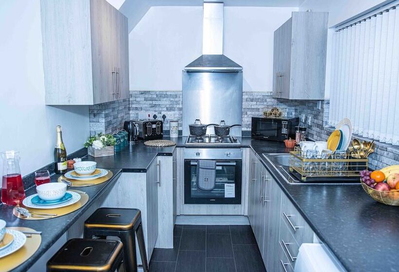 דירת נופש Dudley 3bedroom Home Perfect For Long & Short Stay