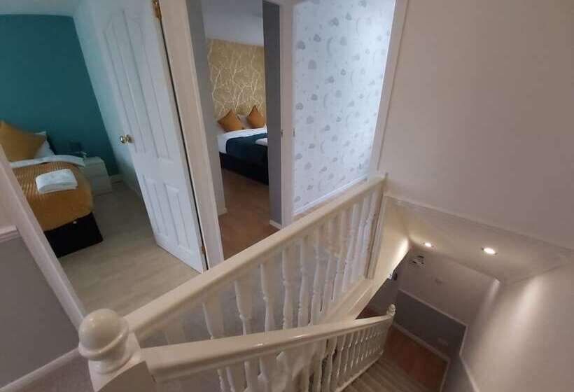 Резиденция Beautiful And Luxurious 4 Bed House In Essex