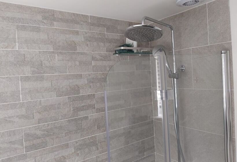 Резиденция Beautiful And Luxurious 4 Bed House In Essex