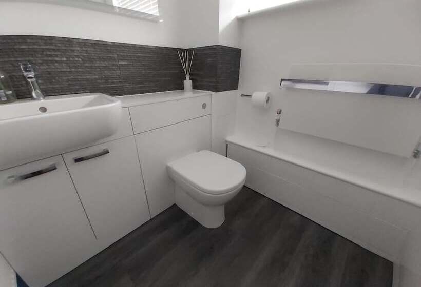 Резиденция Beautiful And Luxurious 4 Bed House In Essex