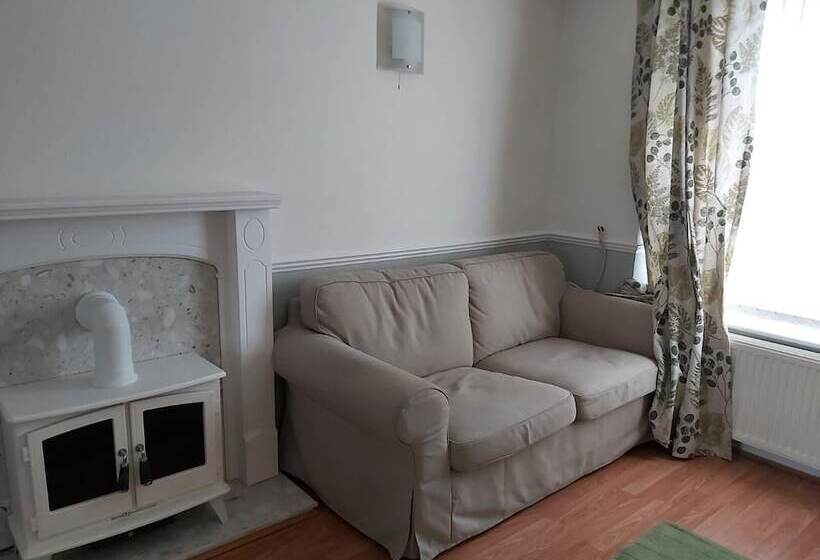 Резиденция Beautiful And Luxurious 4 Bed House In Essex